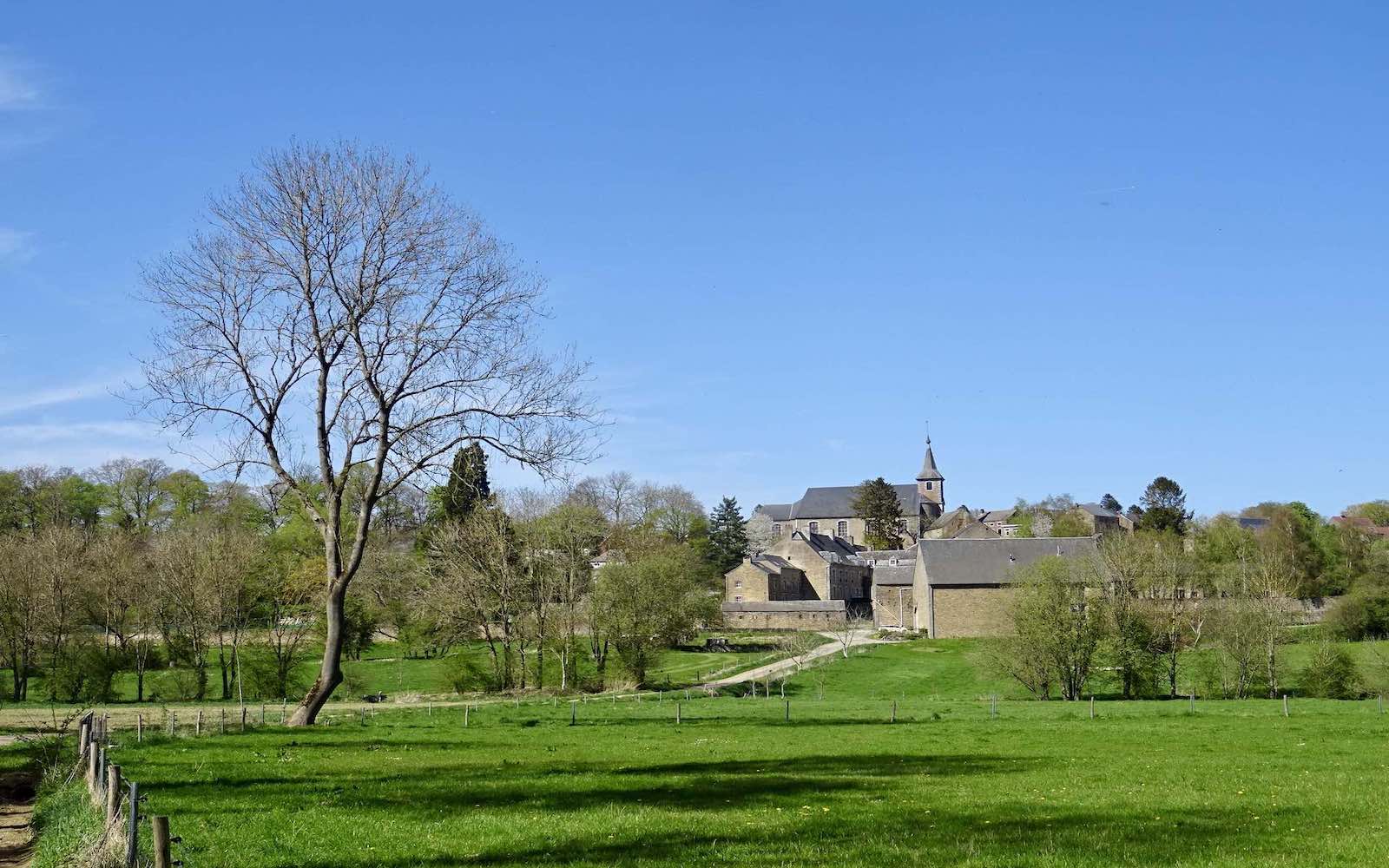 La campagne entre Arbre et Lesve